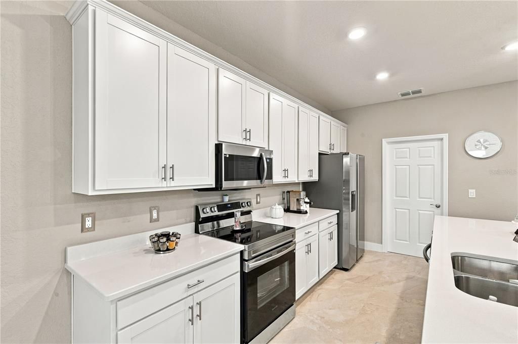For Sale: $399,999 (4 beds, 2 baths, 2034 Square Feet)
