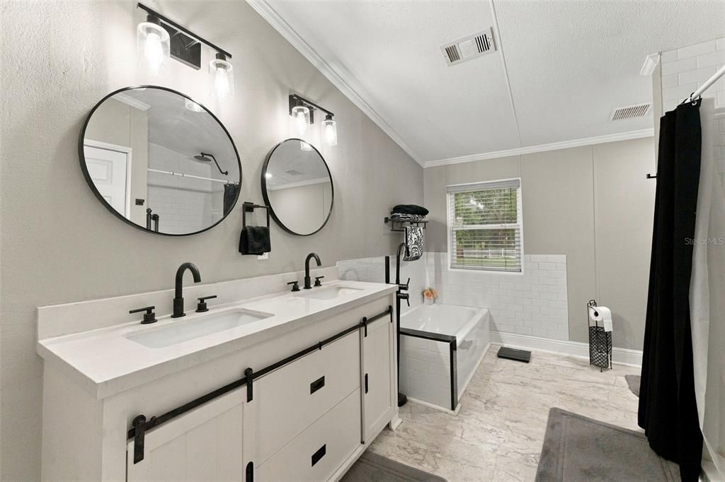 На продажу: $359,990 (3 спален, 2 ванн, 1620 Квадратных фут)
