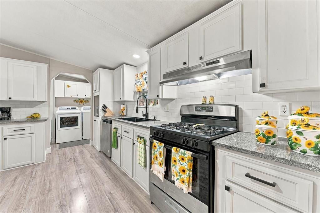 На продажу: $359,990 (3 спален, 2 ванн, 1620 Квадратных фут)