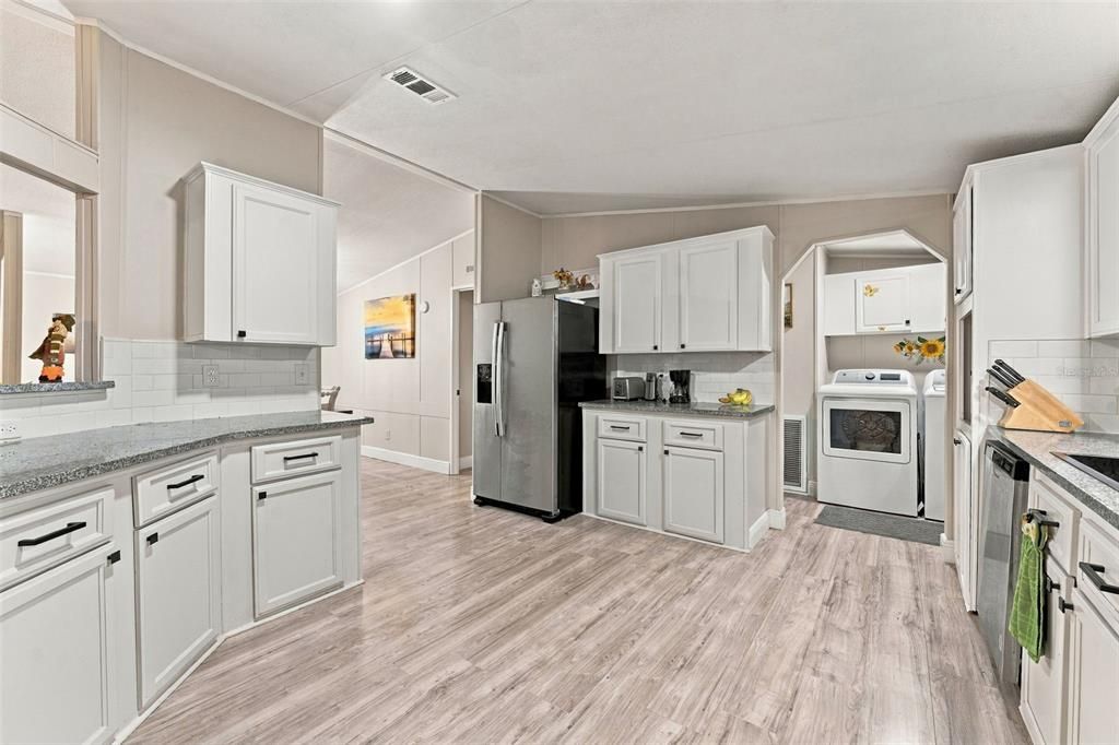 На продажу: $359,990 (3 спален, 2 ванн, 1620 Квадратных фут)