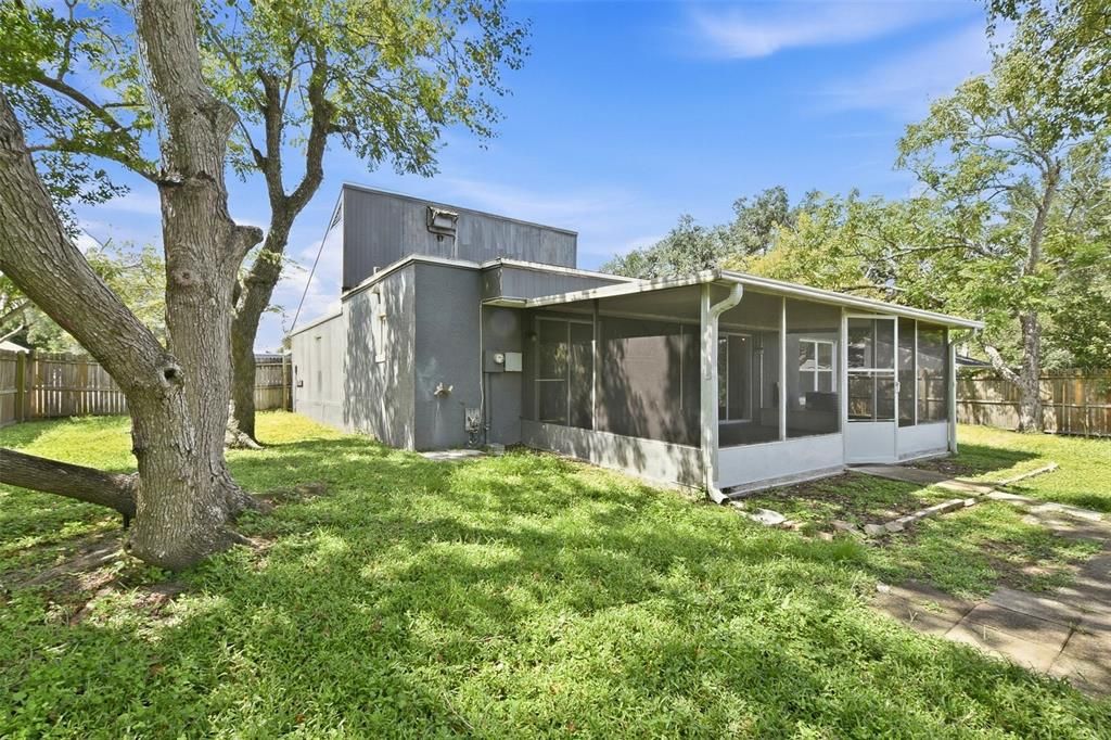 For Rent: $2,085 (3 beds, 2 baths, 1305 Square Feet)