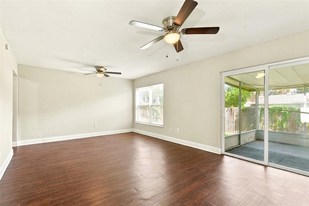 For Rent: $2,085 (3 beds, 2 baths, 1305 Square Feet)