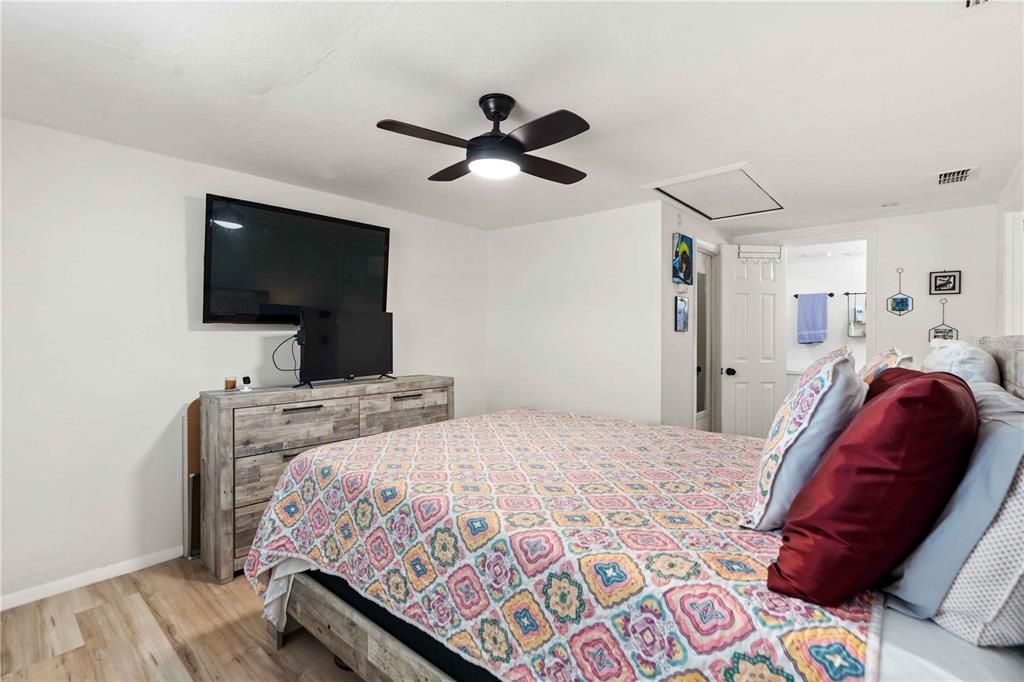 For Sale: $239,900 (3 beds, 2 baths, 1592 Square Feet)