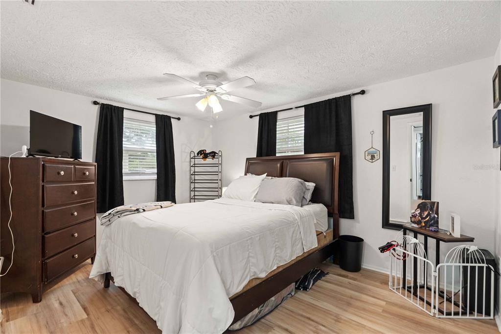 For Sale: $239,900 (3 beds, 2 baths, 1592 Square Feet)