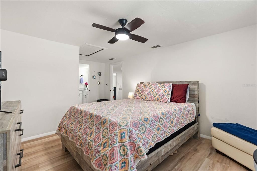 For Sale: $239,900 (3 beds, 2 baths, 1592 Square Feet)