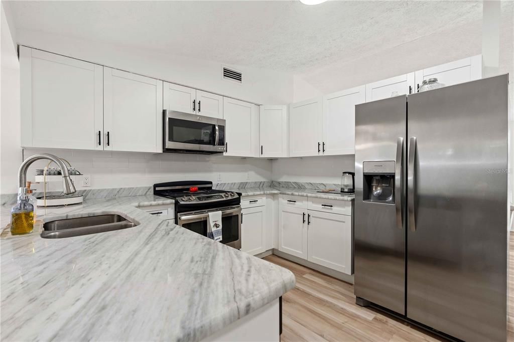 For Sale: $239,900 (3 beds, 2 baths, 1592 Square Feet)