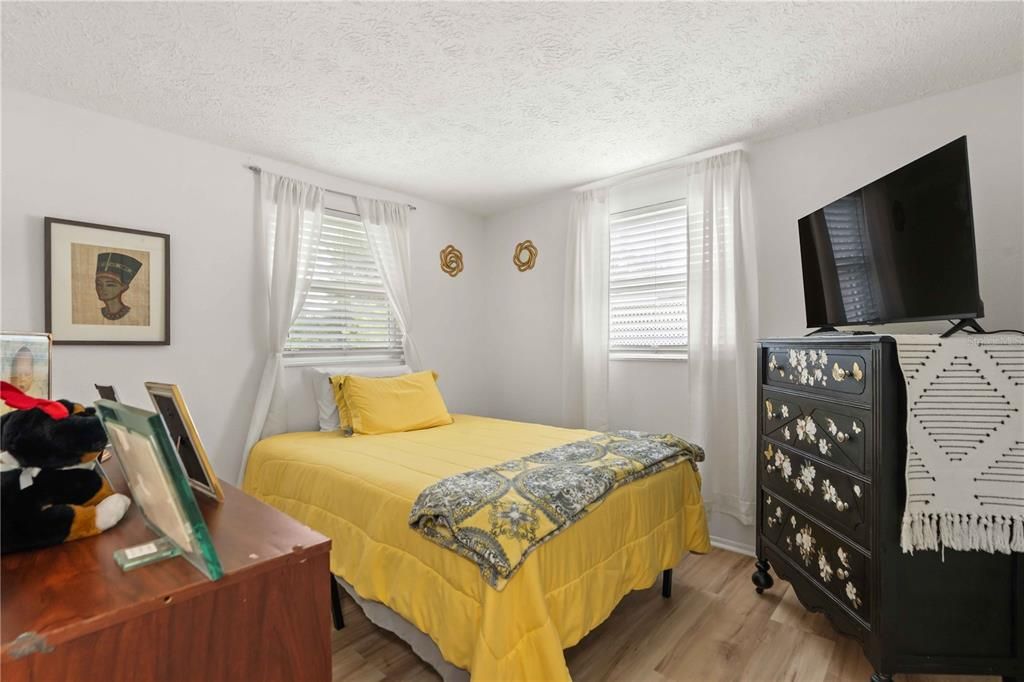 For Sale: $239,900 (3 beds, 2 baths, 1592 Square Feet)