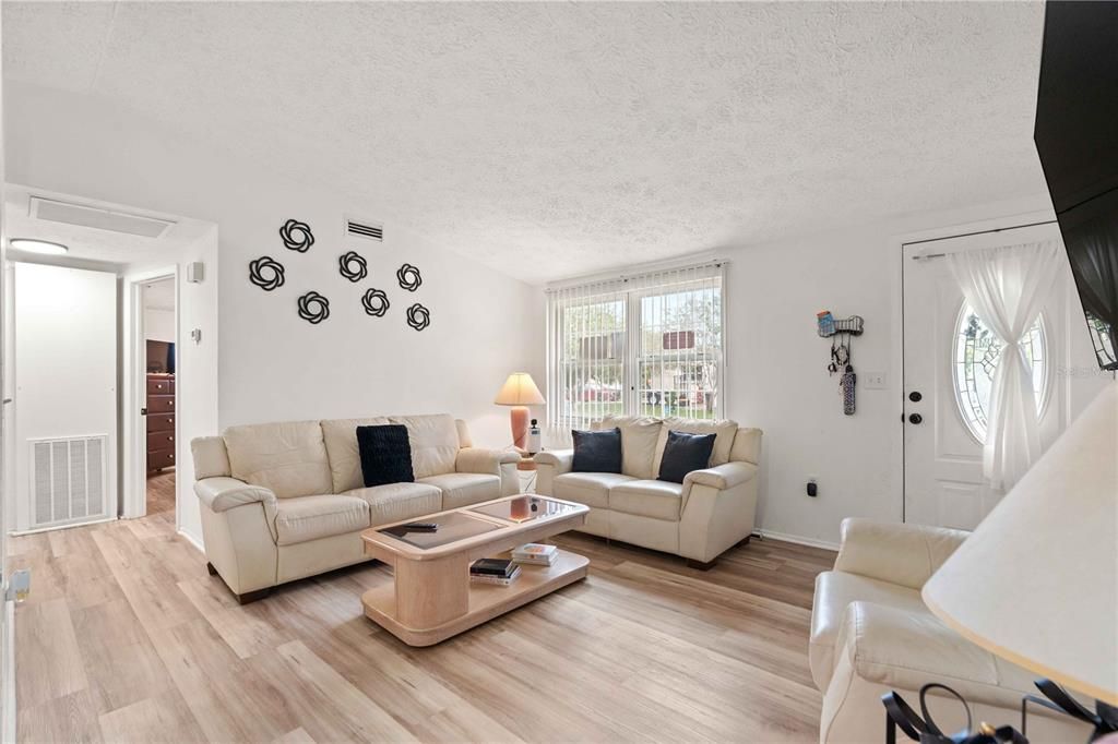 For Sale: $239,900 (3 beds, 2 baths, 1592 Square Feet)
