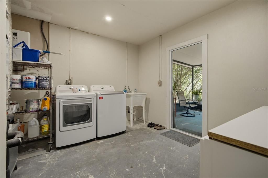 For Sale: $249,000 (2 beds, 1 baths, 780 Square Feet)