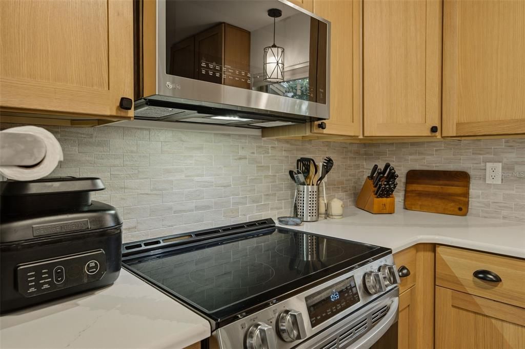 For Sale: $249,000 (2 beds, 1 baths, 780 Square Feet)