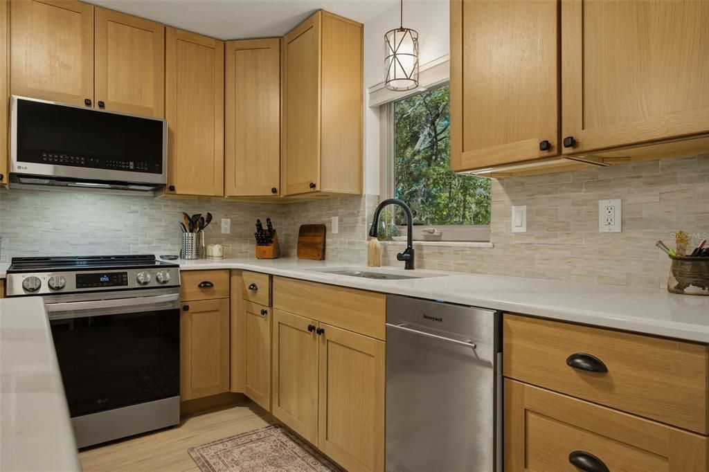 For Sale: $249,000 (2 beds, 1 baths, 780 Square Feet)
