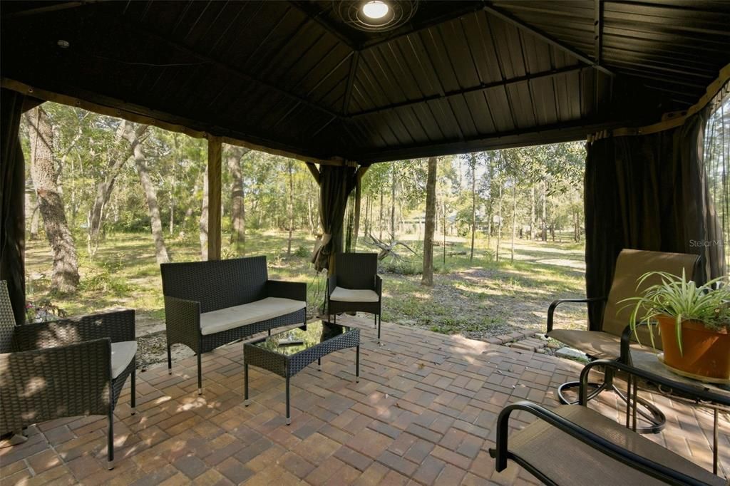 For Sale: $249,000 (2 beds, 1 baths, 780 Square Feet)