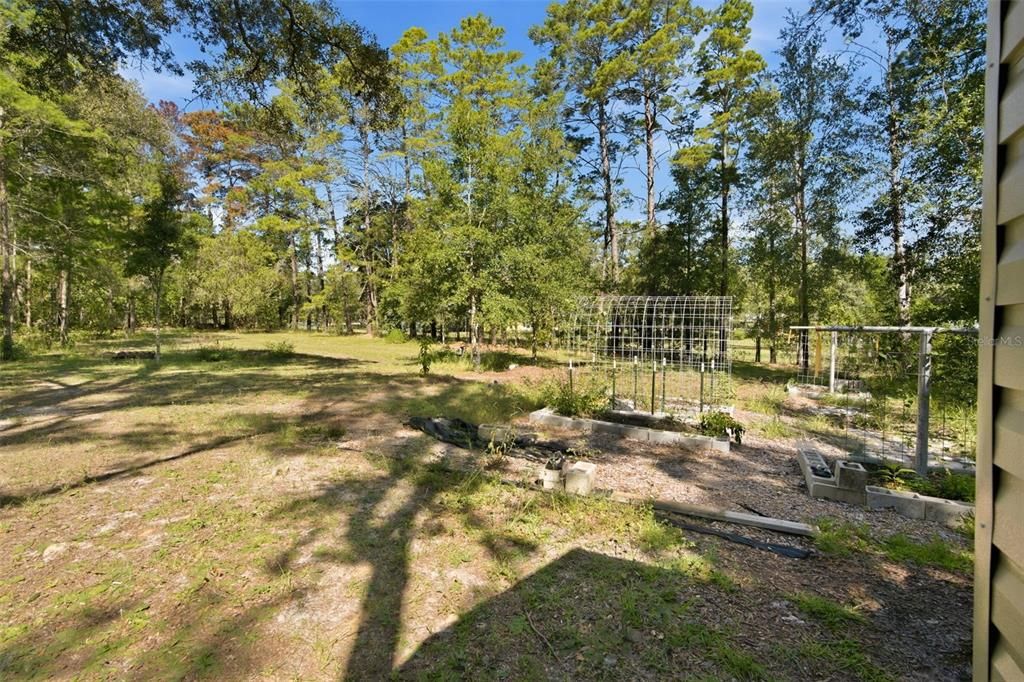 For Sale: $249,000 (2 beds, 1 baths, 780 Square Feet)