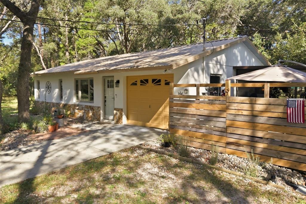 For Sale: $249,000 (2 beds, 1 baths, 780 Square Feet)