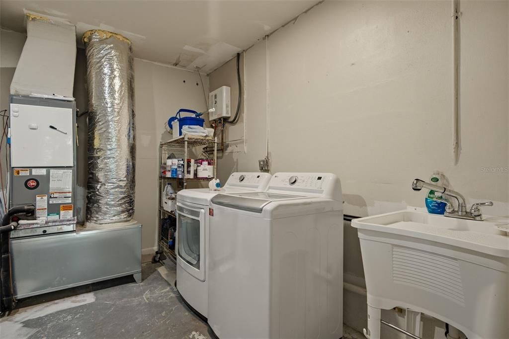 For Sale: $249,000 (2 beds, 1 baths, 780 Square Feet)