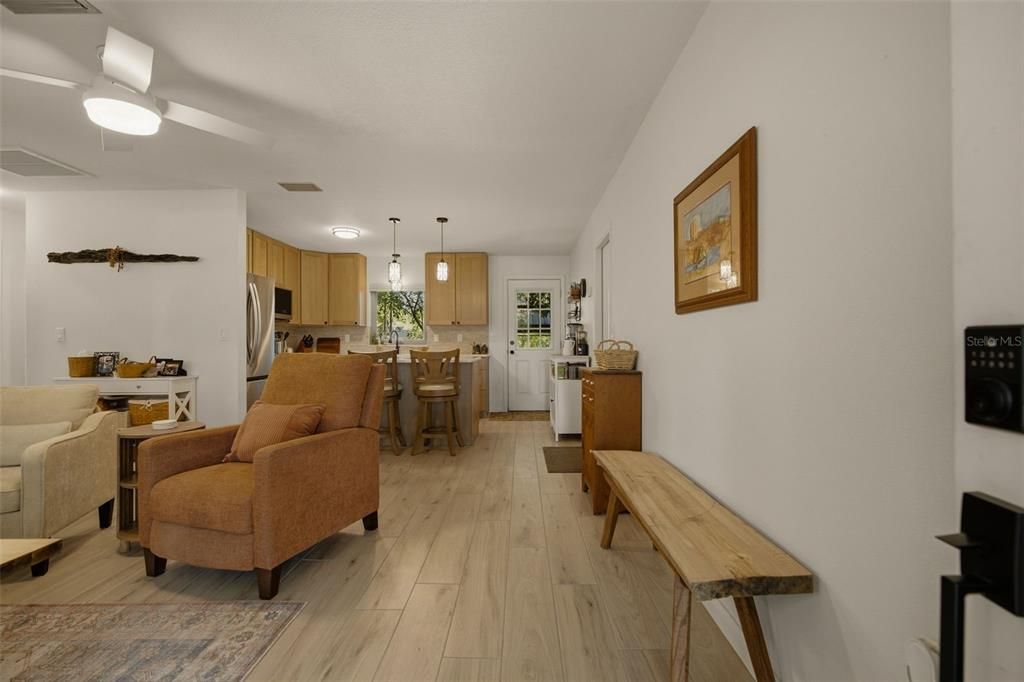 For Sale: $249,000 (2 beds, 1 baths, 780 Square Feet)