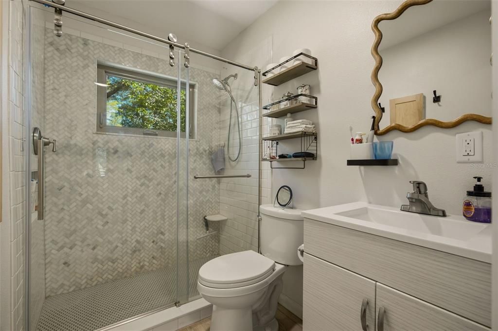 For Sale: $249,000 (2 beds, 1 baths, 780 Square Feet)