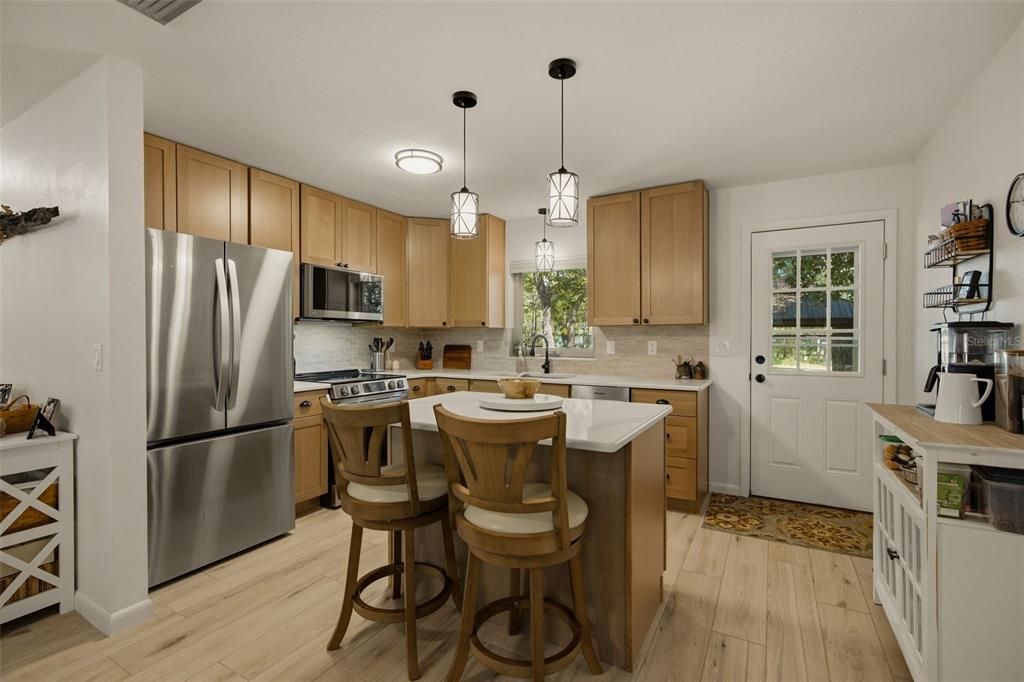 For Sale: $249,000 (2 beds, 1 baths, 780 Square Feet)