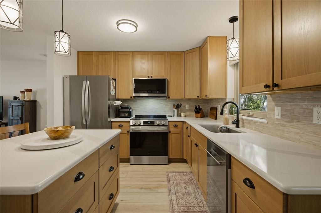 For Sale: $249,000 (2 beds, 1 baths, 780 Square Feet)