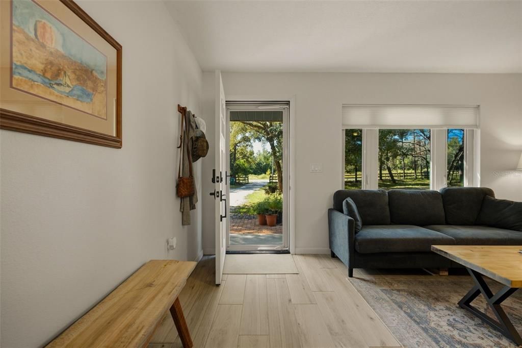 For Sale: $249,000 (2 beds, 1 baths, 780 Square Feet)