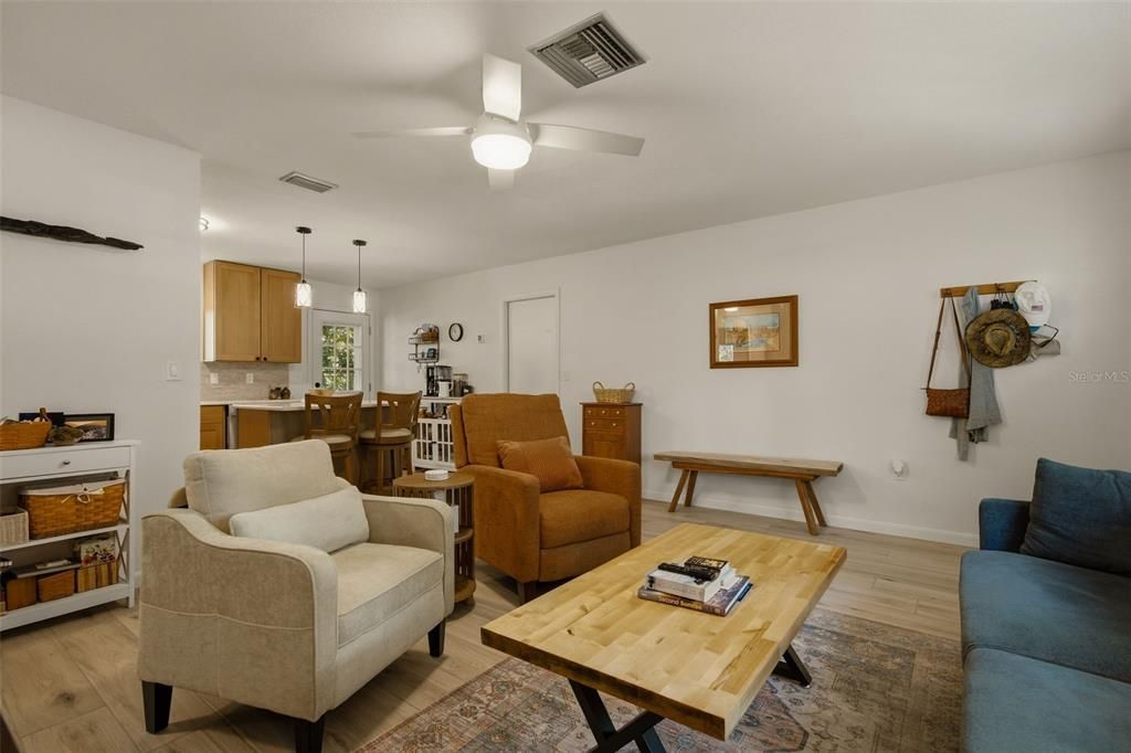 For Sale: $249,000 (2 beds, 1 baths, 780 Square Feet)