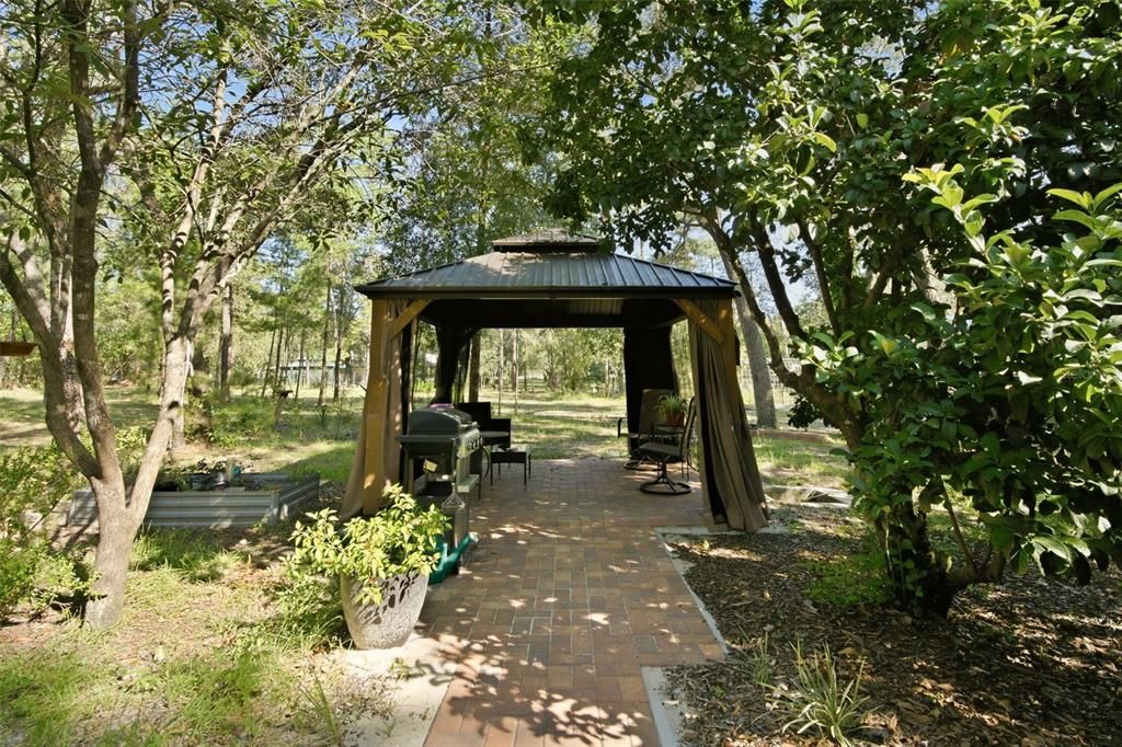 For Sale: $249,000 (2 beds, 1 baths, 780 Square Feet)