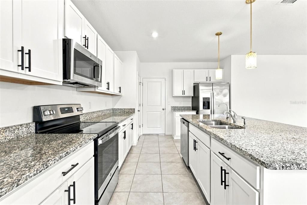For Sale: $440,000 (5 beds, 3 baths, 2785 Square Feet)