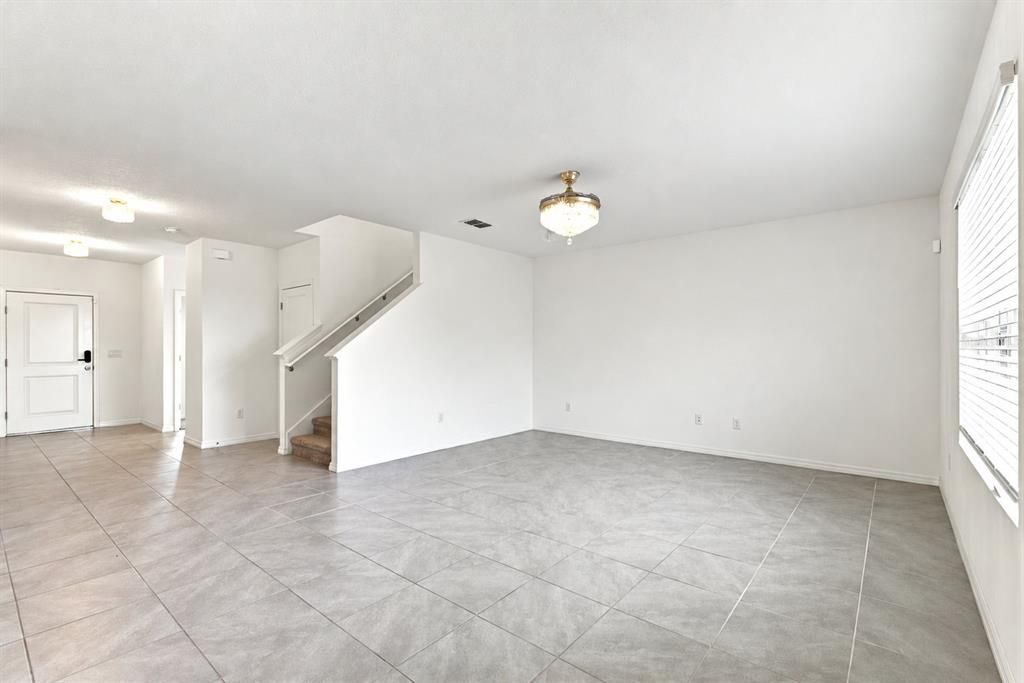 For Sale: $440,000 (5 beds, 3 baths, 2785 Square Feet)