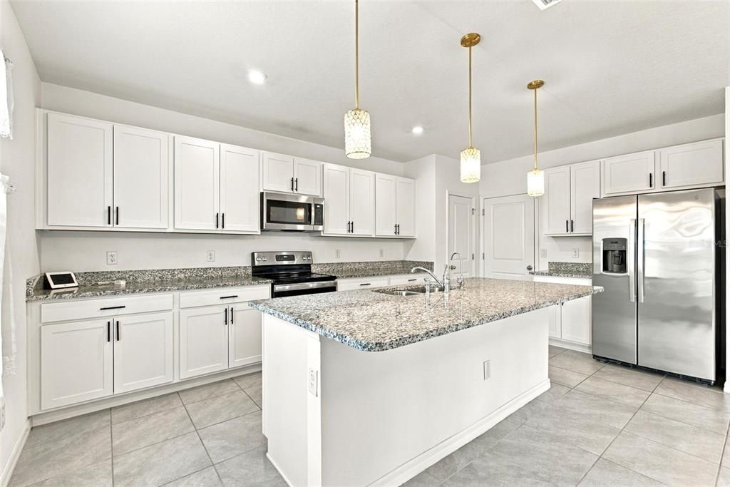 For Sale: $440,000 (5 beds, 3 baths, 2785 Square Feet)