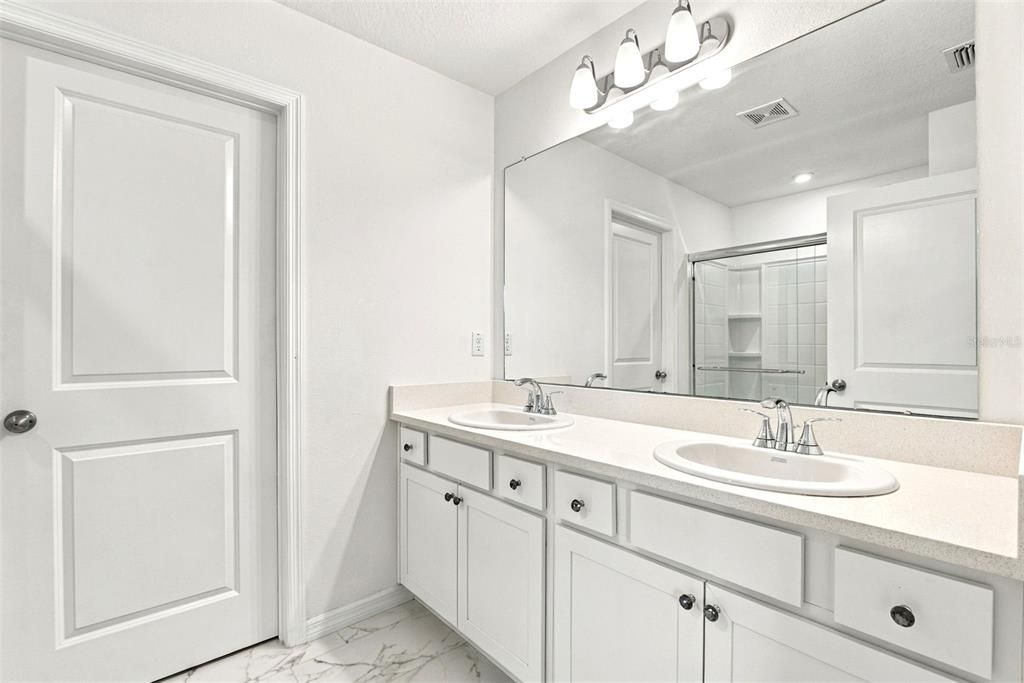 For Sale: $440,000 (5 beds, 3 baths, 2785 Square Feet)