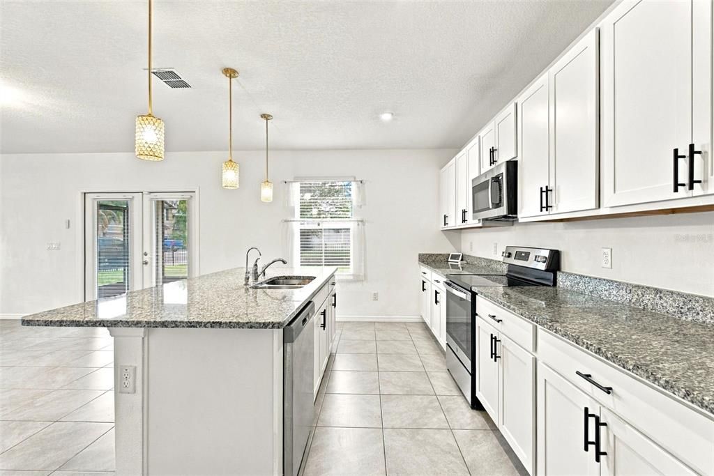 For Sale: $440,000 (5 beds, 3 baths, 2785 Square Feet)