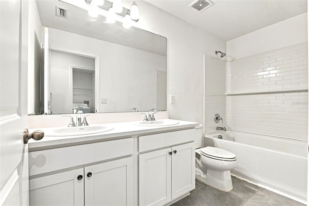 For Sale: $440,000 (5 beds, 3 baths, 2785 Square Feet)