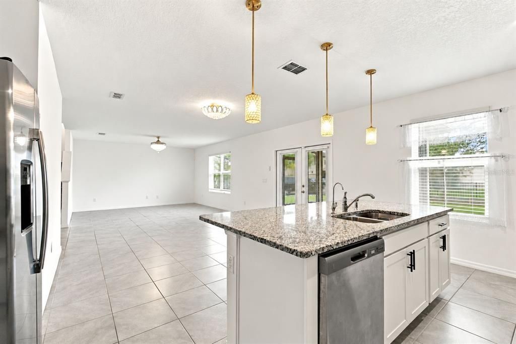 For Sale: $440,000 (5 beds, 3 baths, 2785 Square Feet)