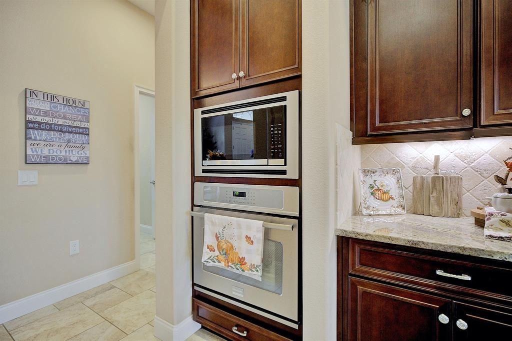 For Sale: $950,000 (4 beds, 4 baths, 3573 Square Feet)