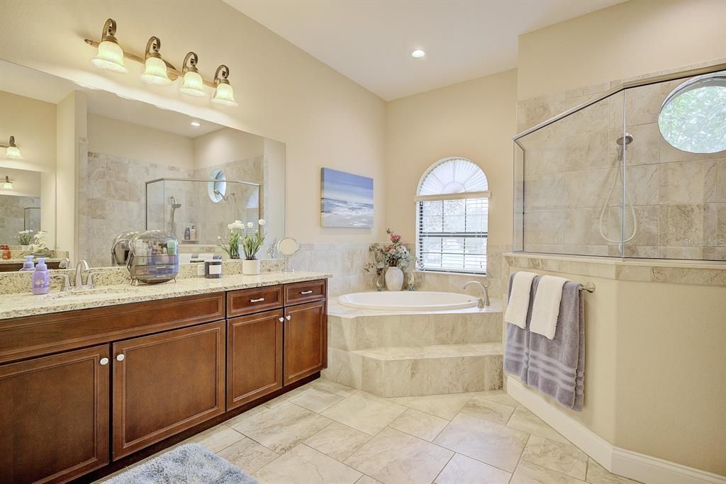 For Sale: $950,000 (4 beds, 4 baths, 3573 Square Feet)