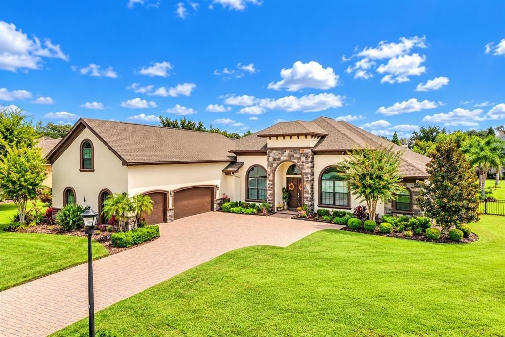 For Sale: $950,000 (4 beds, 4 baths, 3573 Square Feet)