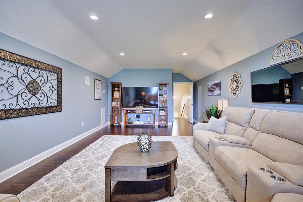 For Sale: $950,000 (4 beds, 4 baths, 3573 Square Feet)
