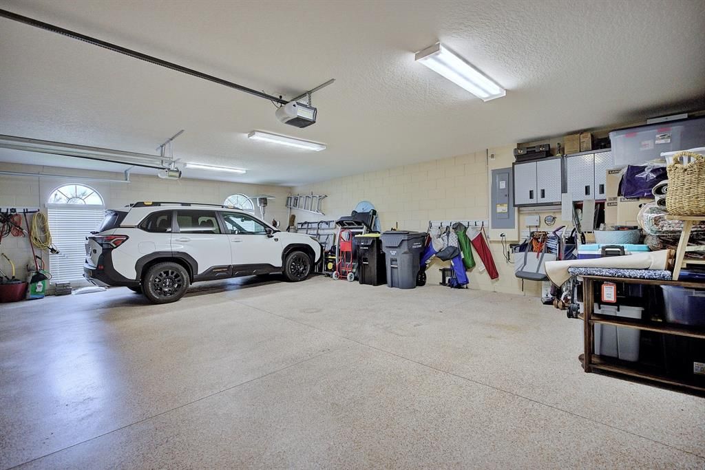 For Sale: $950,000 (4 beds, 4 baths, 3573 Square Feet)