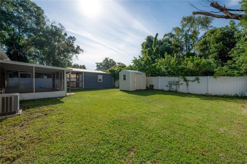 Activo con contrato: $295,000 (4 camas, 2 baños, 1372 Pies cuadrados)