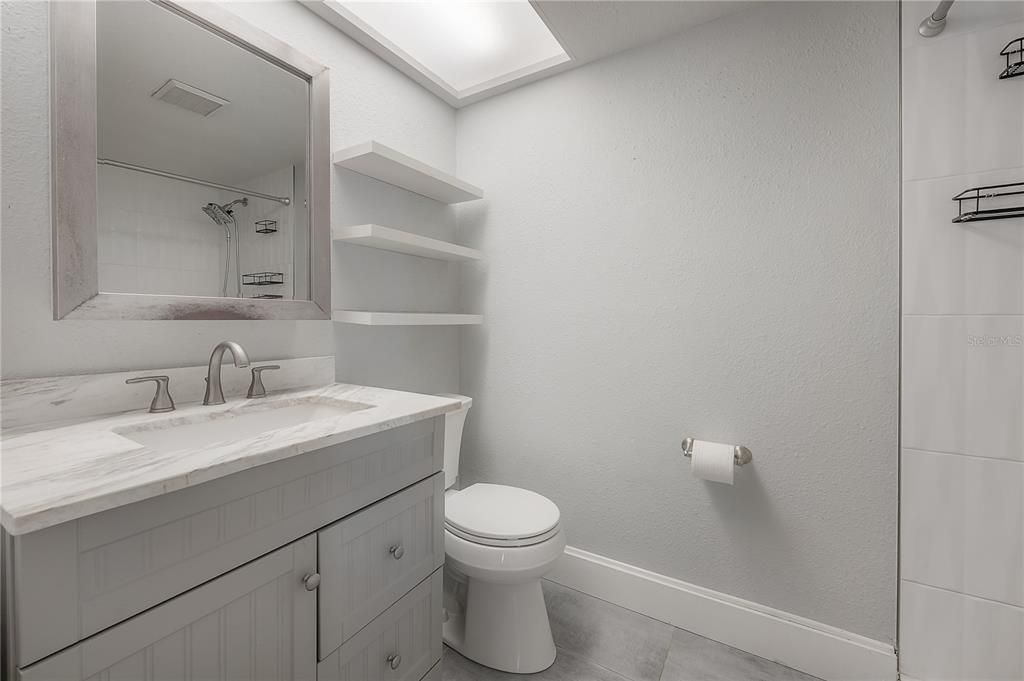 Activo con contrato: $295,000 (4 camas, 2 baños, 1372 Pies cuadrados)
