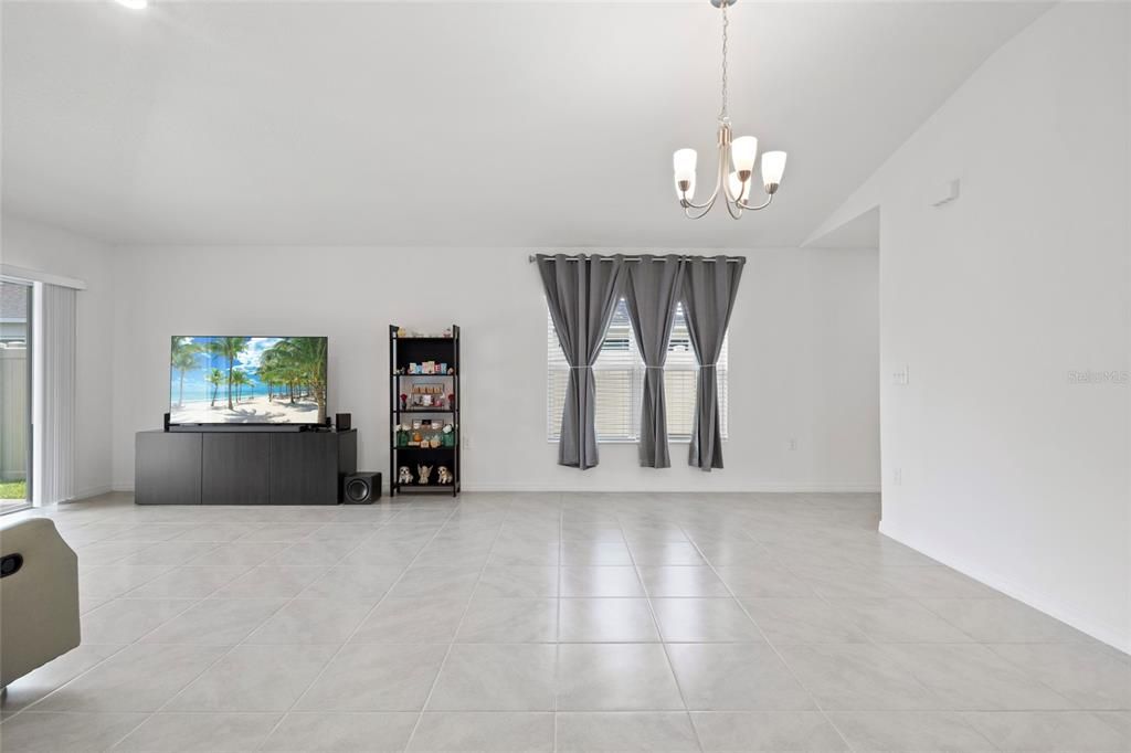 For Sale: $345,000 (3 beds, 2 baths, 1522 Square Feet)
