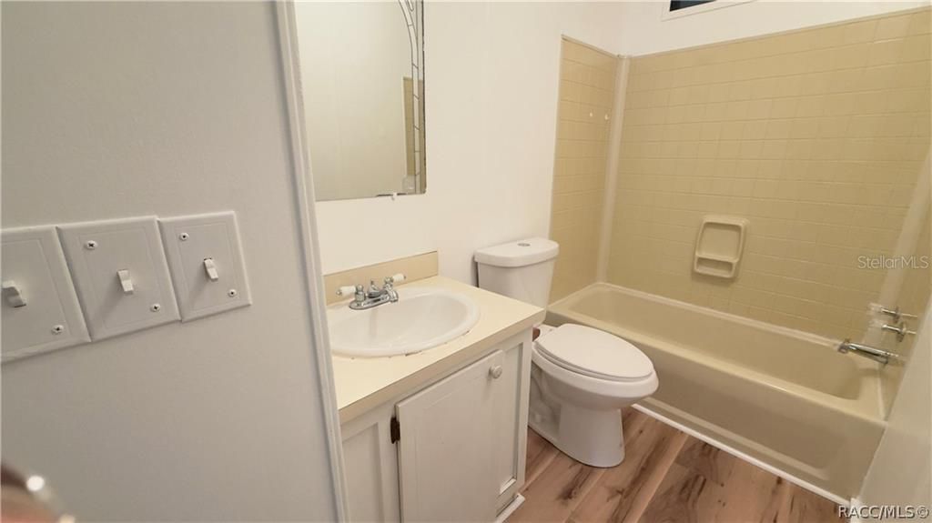 На продажу: $185,000 (3 спален, 2 ванн, 1307 Квадратных фут)