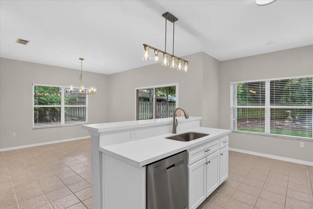 En Venta: $479,900 (3 camas, 2 baños, 2777 Pies cuadrados)