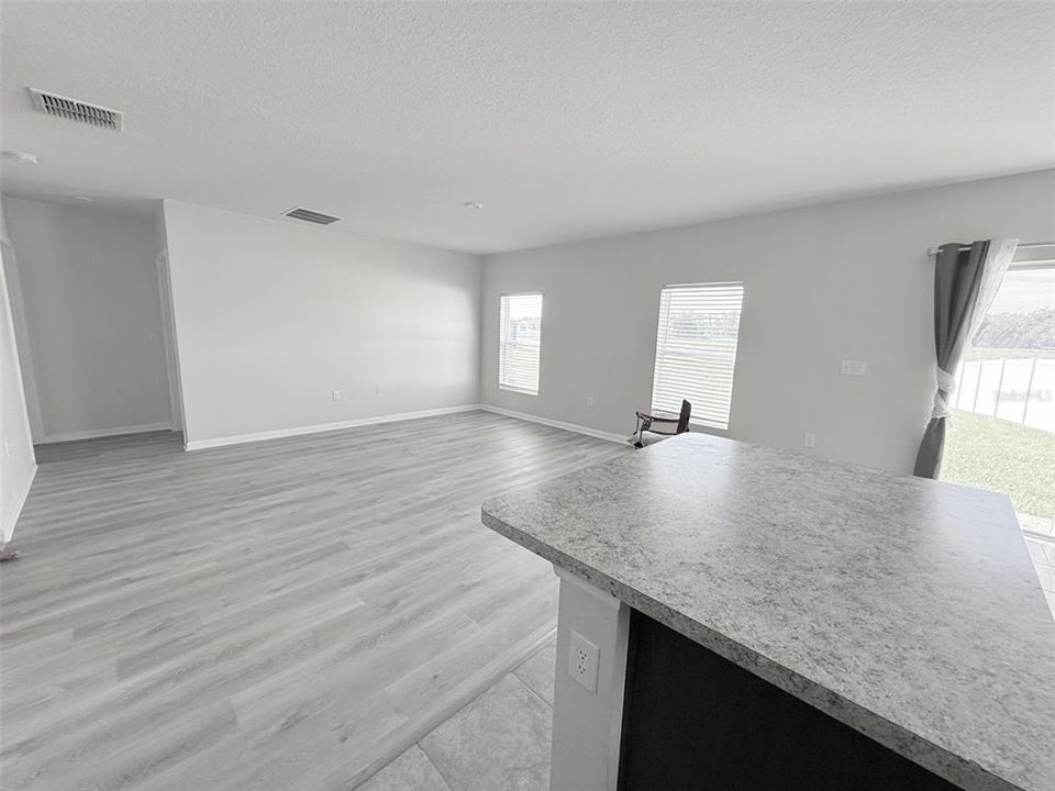 В аренду: $1,850 (3 спален, 2 ванн, 1312 Квадратных фут)