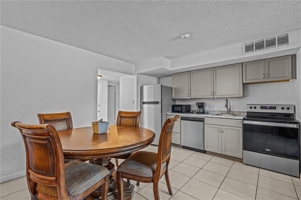 En Venta: $200,000 (2 camas, 1 baños, 744 Pies cuadrados)