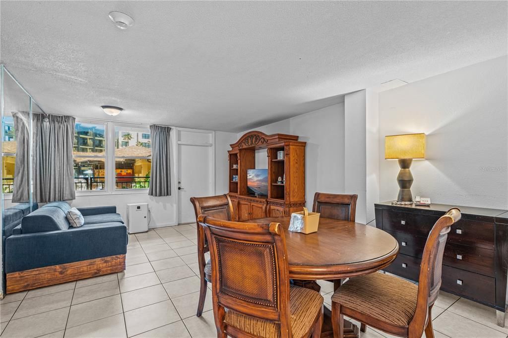 En Venta: $200,000 (2 camas, 1 baños, 744 Pies cuadrados)