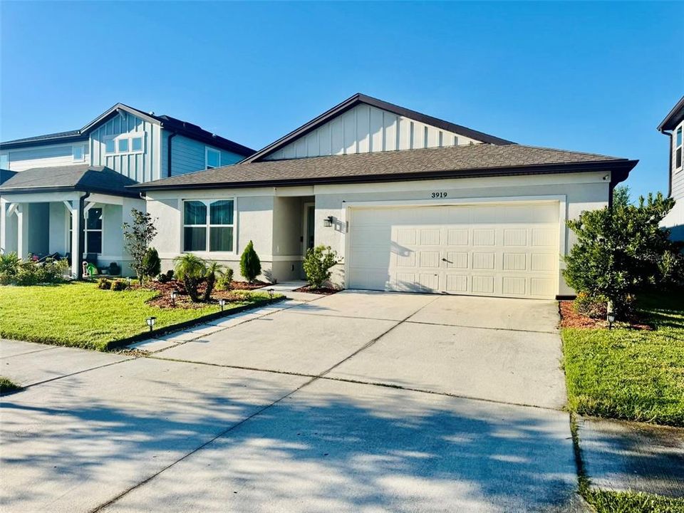 Active With Contract: $2,400 (4 beds, 2 baths, 1844 Square Feet)