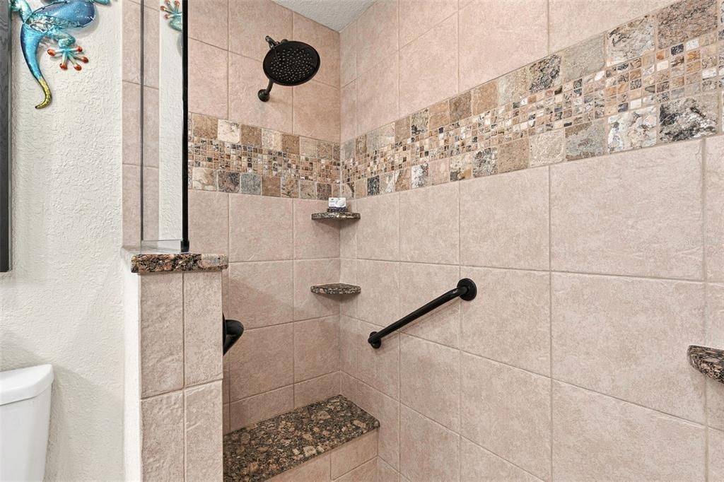 Activo con contrato: $650,000 (3 camas, 2 baños, 1626 Pies cuadrados)