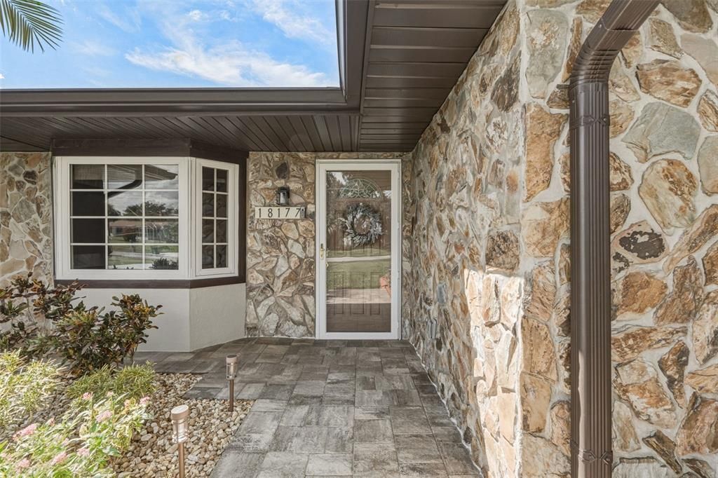 Activo con contrato: $650,000 (3 camas, 2 baños, 1626 Pies cuadrados)