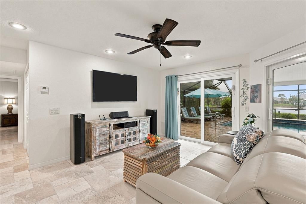 Activo con contrato: $650,000 (3 camas, 2 baños, 1626 Pies cuadrados)